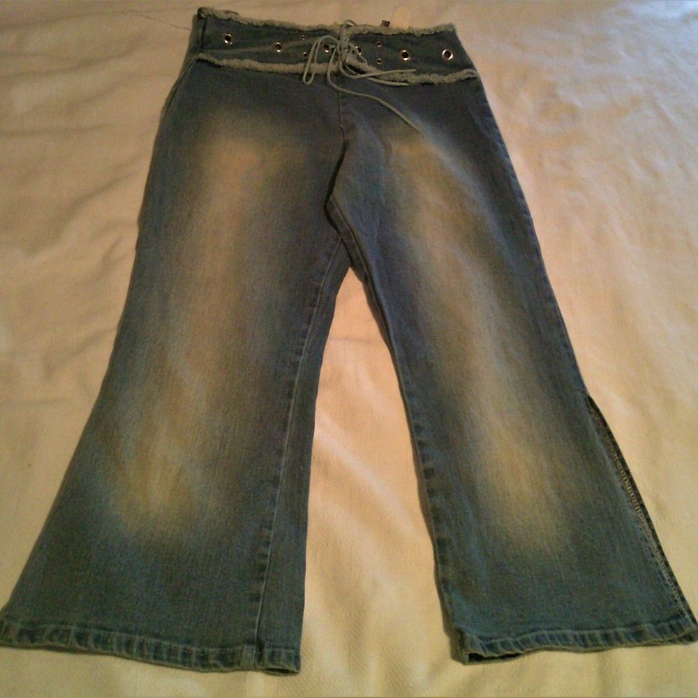 Women’s “Clothes Compact” Jeans – Size Large